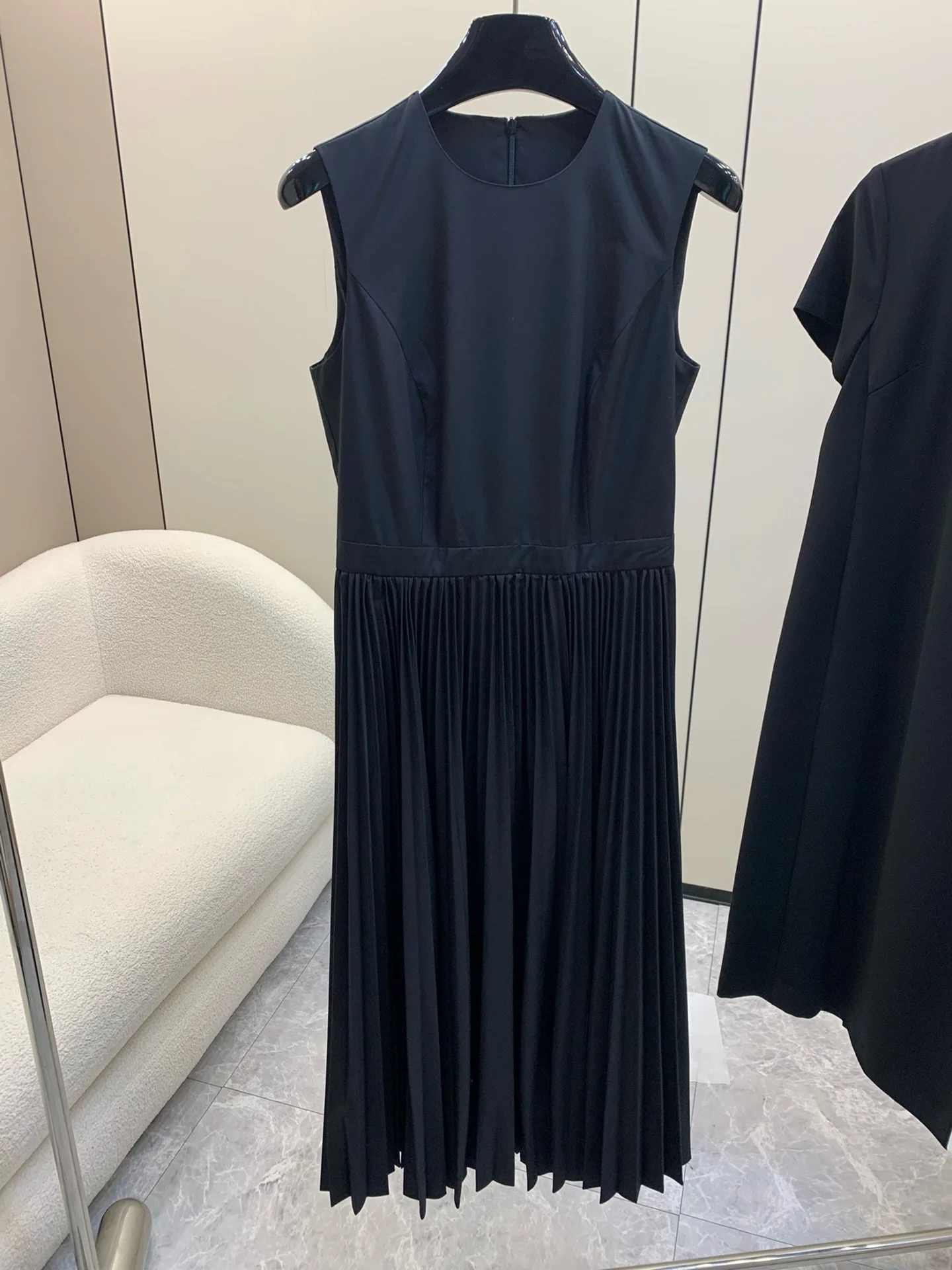 2024 Women's Clothing Sleeveless round neck pleated dress Spring Summer New no.66
2024 Women's Clothing Sleeveless round neck pleated dress Spring Summer New no.66
