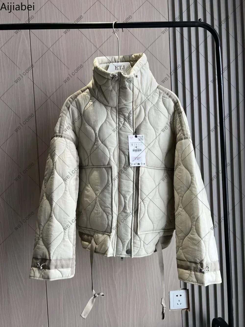 Quilted coat for women new beige drawstring high neck pocket clip cotton jacket for women
Quilted coat for women new beige drawstring high neck pocket clip cotton jacket for women