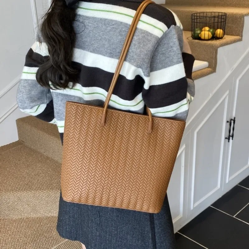 Elegant Ladies Diaper Bag Classic Designer Leather Handbag Crossbody Shoulder Bag Vintage Fashionable Trendy
Elegant Ladies Diaper Bag Classic Designer Leather Handbag Crossbody Shoulder Bag Vintage Fashionable Trendy