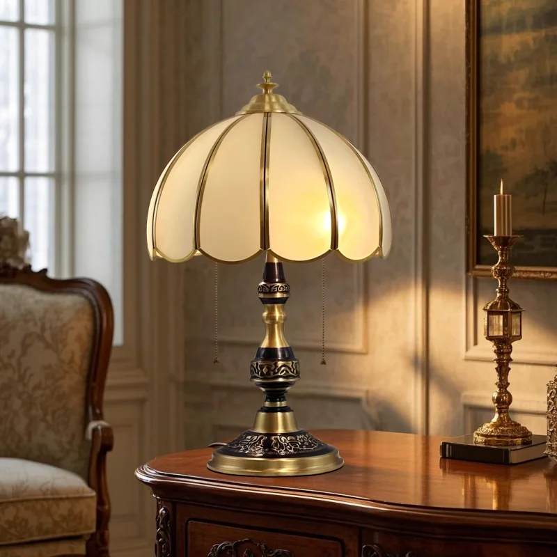 Американские полностью медные ретро настольные лампы, стеклянный абажур, прикроватная тумбочка для спальни, гостиной, кабинета, европейские креативные украшения, настольные светильники
Американские полностью медные ретро настольные лампы, стеклянный абажур, прикроватная тумбочка для спальни, гостиной, кабинета, европейские креативные украшения, настольные светильники