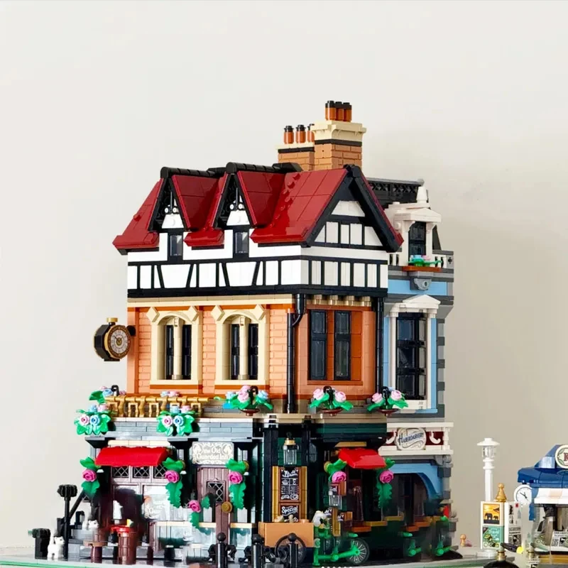 3266 pieces of building blocks, modular construction blocks, MOC 10350, British street corner creative expert street scene toy
3266 pieces of building blocks, modular construction blocks, MOC 10350, British street corner creative expert street scene toy