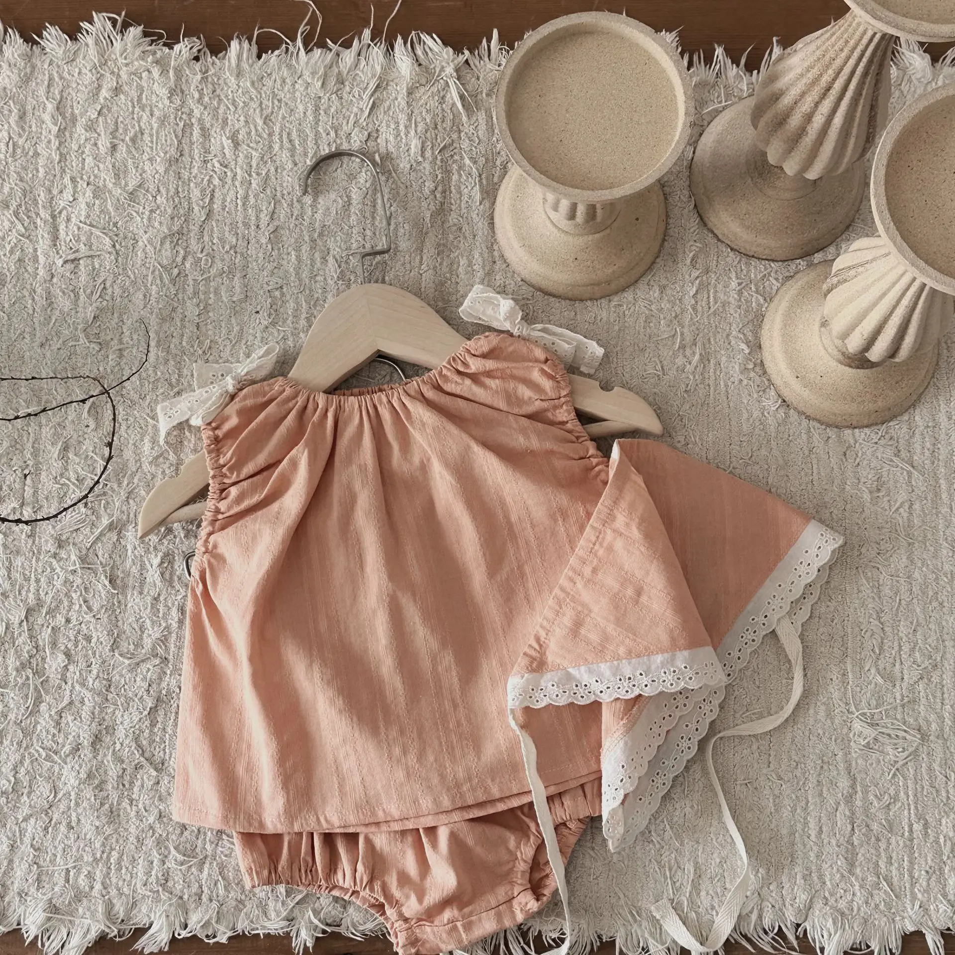 Babys Sets Summer Children Flower Edge Bow Knot Sleeveless Tops Shorts Headscarf Baby Princess Three Piece 2024 Simple
Babys Sets Summer Children Flower Edge Bow Knot Sleeveless Tops Shorts Headscarf Baby Princess Three Piece 2024 Simple