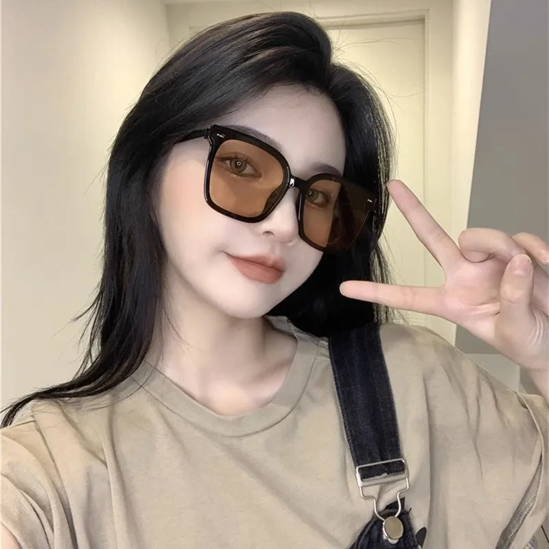 Oversized Square Brown Tint Sunglasses for Women UV400 Trendy Big Frame Fashion Shades
Oversized Square Brown Tint Sunglasses for Women UV400 Trendy Big Frame Fashion Shades