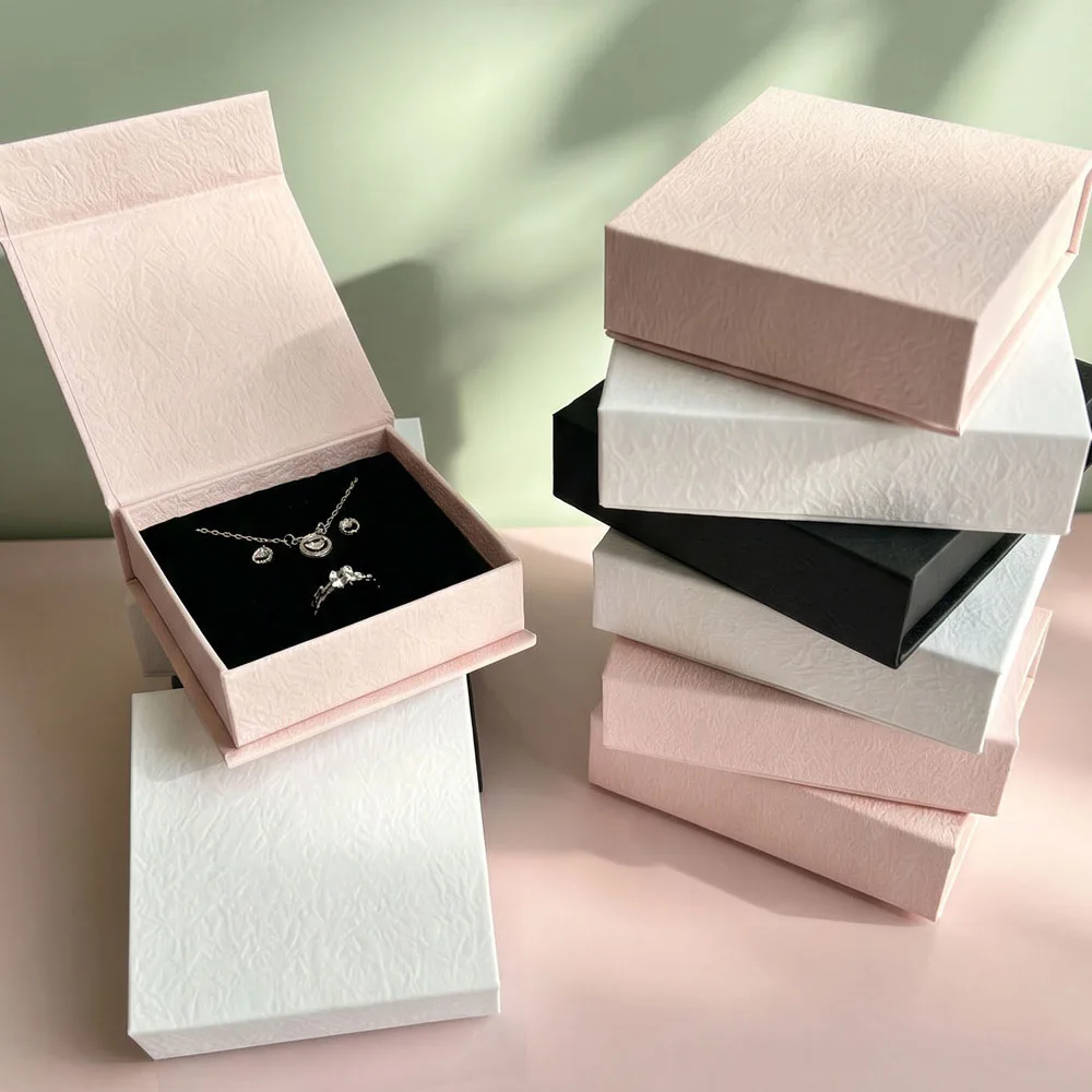 24Pcs Luxury 9x9x3cm Jewelry Magnetic Flip Gift Box Packaging For Ring Earrings Keychain Necklace Pendant Accessories Storage
24Pcs Luxury 9x9x3cm Jewelry Magnetic Flip Gift Box Packaging For Ring Earrings Keychain Necklace Pendant Accessories Storage