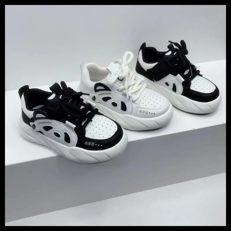 Spring New Children's Board Shoes Thick Sole Lightweight Fashion Boys and Girls Casual Sports Shoes 2024 Children's Shoes
Spring New Children's Board Shoes Thick Sole Lightweight Fashion Boys and Girls Casual Sports Shoes 2024 Children's Shoes