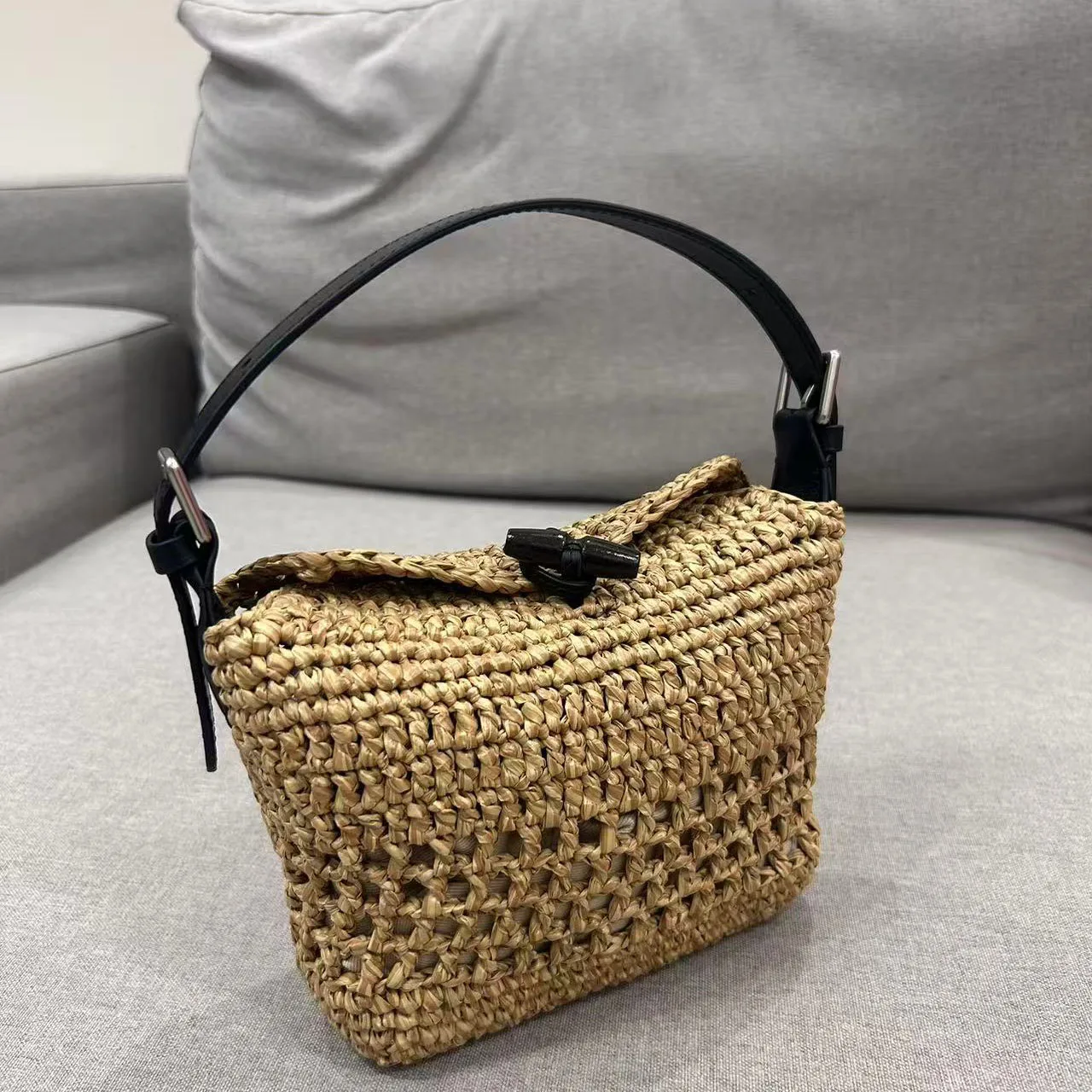 Handmade crochet bag 2025 summer new Lafite splicing head layer cowhide shoulder strap hollow fashion women's underarm handbag
Handmade crochet bag 2025 summer new Lafite splicing head layer cowhide shoulder strap hollow fashion women's underarm handbag