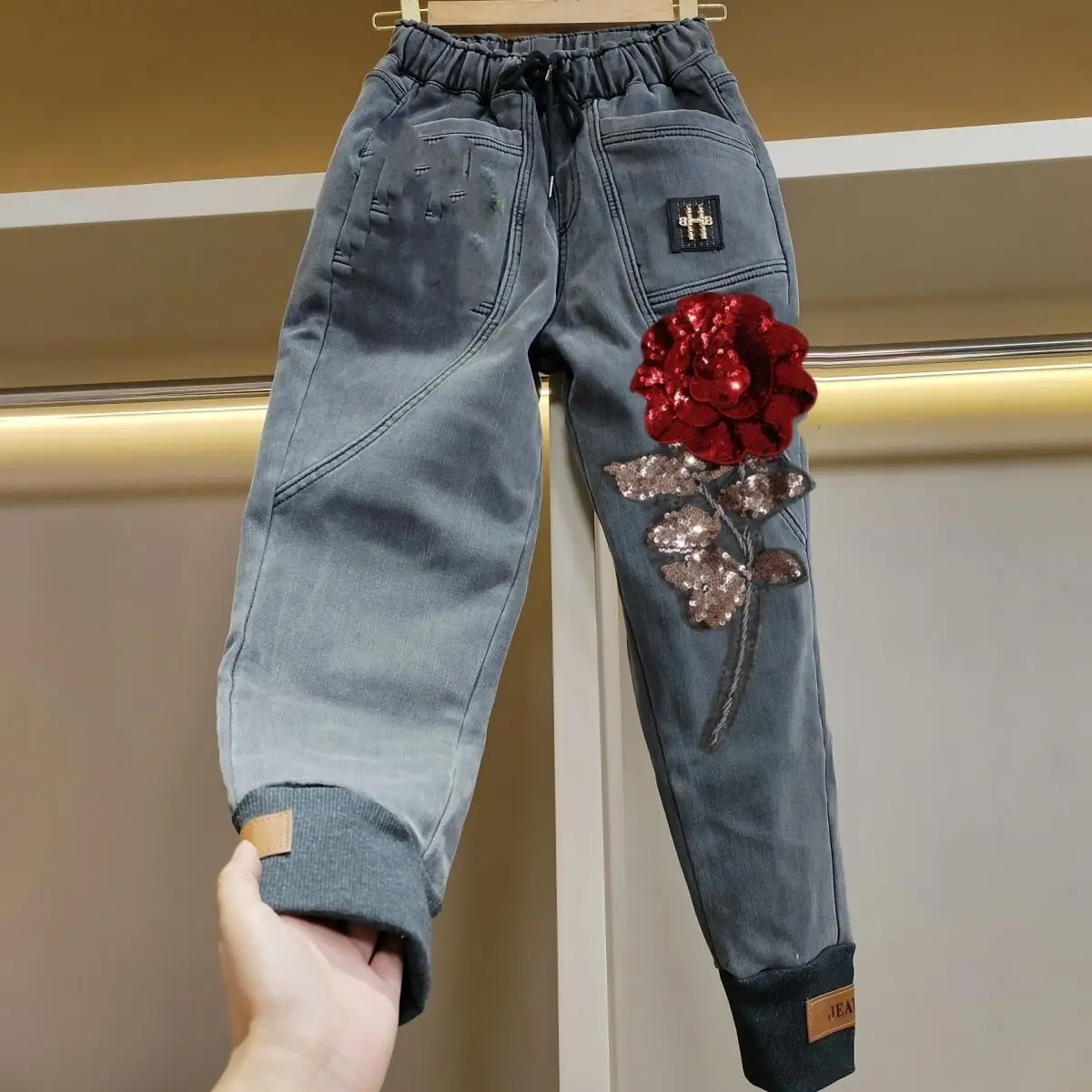 New Women's Diamond-Encrusted Harlan Jeans High Waist Slimming Elastic Fleece-Lined Long Pants Korean Style Denim Trousers
New Women's Diamond-Encrusted Harlan Jeans High Waist Slimming Elastic Fleece-Lined Long Pants Korean Style Denim Trousers