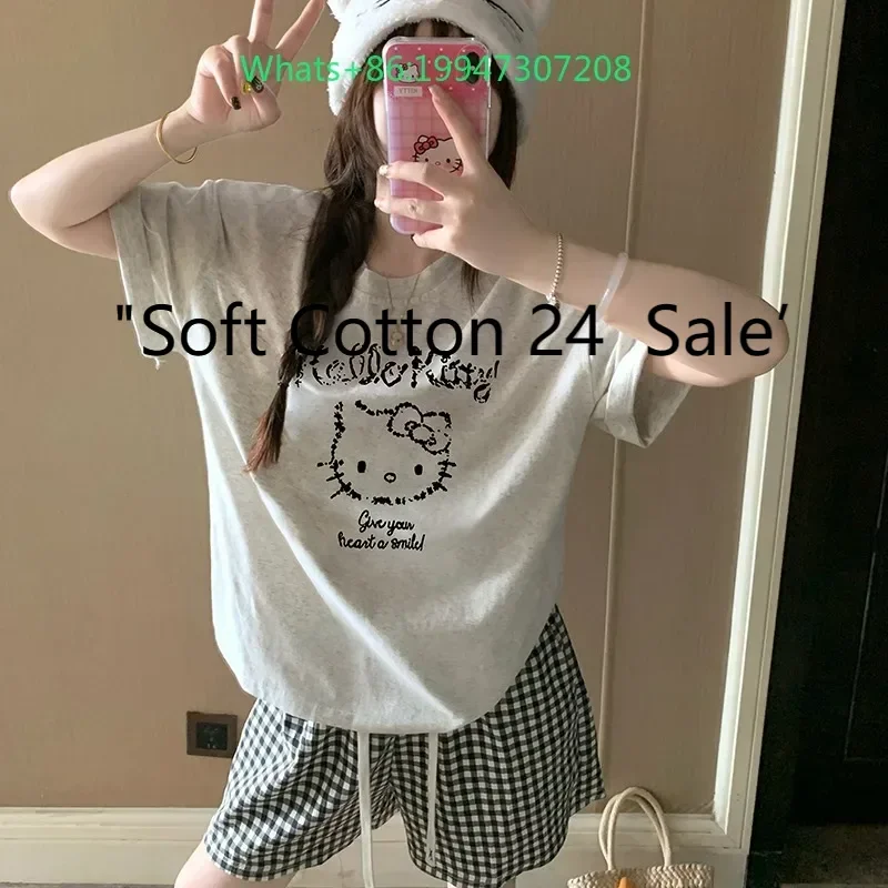 Summer new cartoon Hello Kitty summer short-sleeved shorts pajamas women's sweet and cute cartoon loungewear two-piece set
Summer new cartoon Hello Kitty summer short-sleeved shorts pajamas women's sweet and cute cartoon loungewear two-piece set
