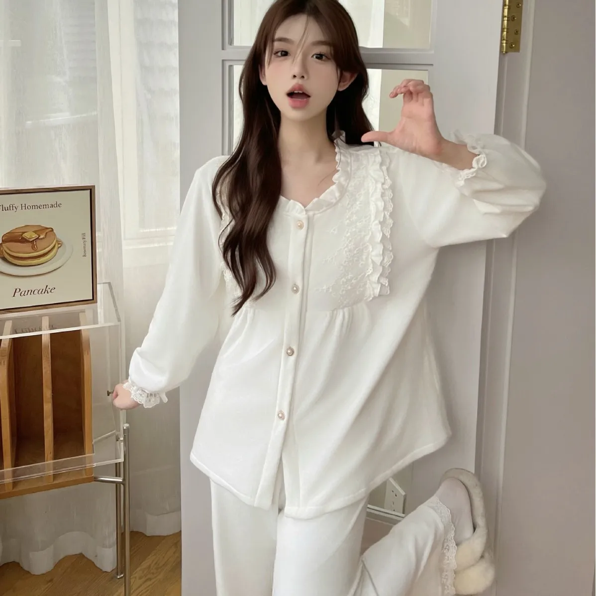 Women Autumn Winter Two Pieces Sets Warm Island Velvet Homewear Long Sleeved Shirt Pants Pajamas
Women Autumn Winter Two Pieces Sets Warm Island Velvet Homewear Long Sleeved Shirt Pants Pajamas