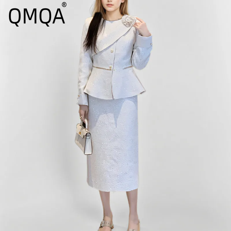 QMQA Модный женский элегантный твидовый комплект из 2 предметов, пальто с длинными рукавами и аппликациями, юбки с высокой талией, комплекты 2021, новая одежда 1A789
QMQA Модный женский элегантный твидовый комплект из 2 предметов, пальто с длинными рукавами и аппликациями, юбки с высокой талией, комплекты 2021, новая одежда 1A789