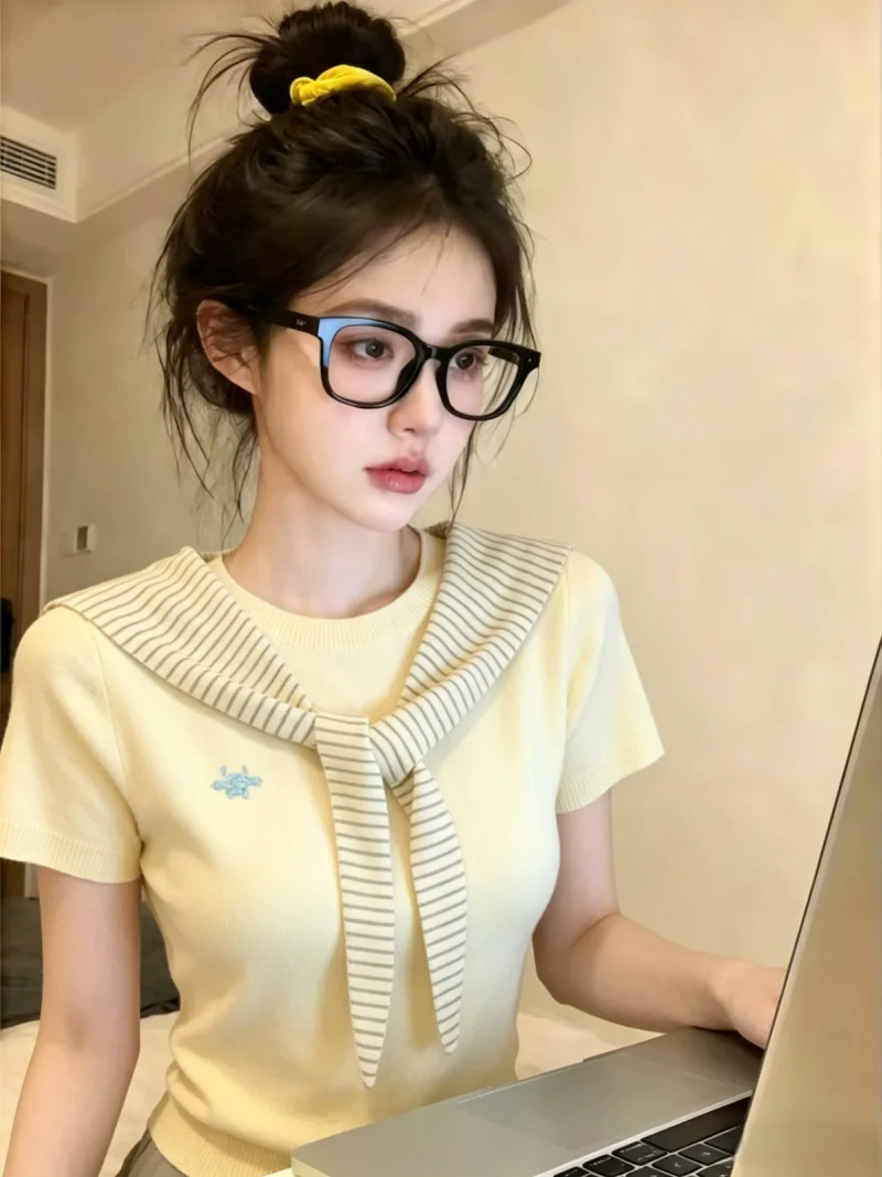 Dopamine Stripe Shoulder Wrap Short Sleeve Knitted Top Women's Summer New Style Beautiful Silk Blend Casual round Neck Shirt
Dopamine Stripe Shoulder Wrap Short Sleeve Knitted Top Women's Summer New Style Beautiful Silk Blend Casual round Neck Shirt