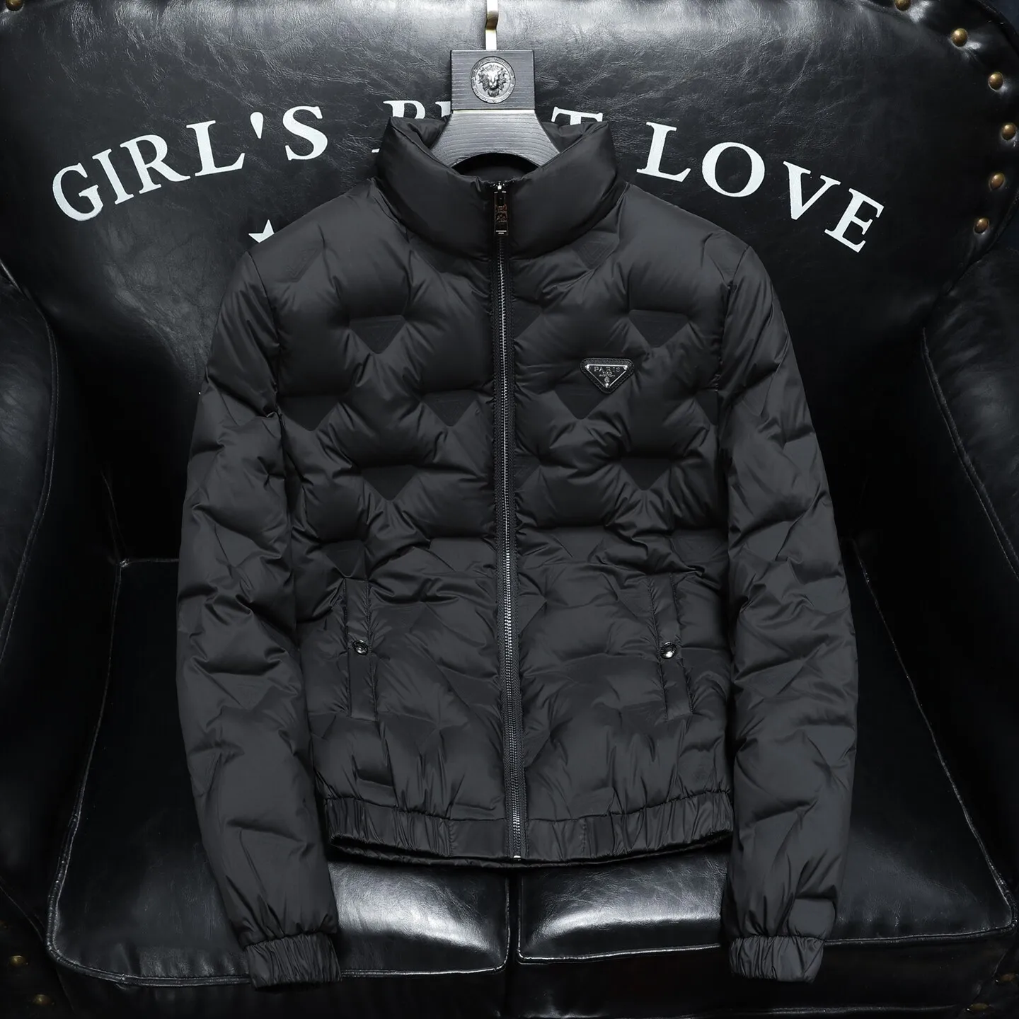 Мужская легкая зимняя куртка из 90% белого утиного пуха, модная городская повседневная модель с эластичными манжетами, теплая.
Мужская легкая зимняя куртка из 90% белого утиного пуха, модная городская повседневная модель с эластичными манжетами, теплая.