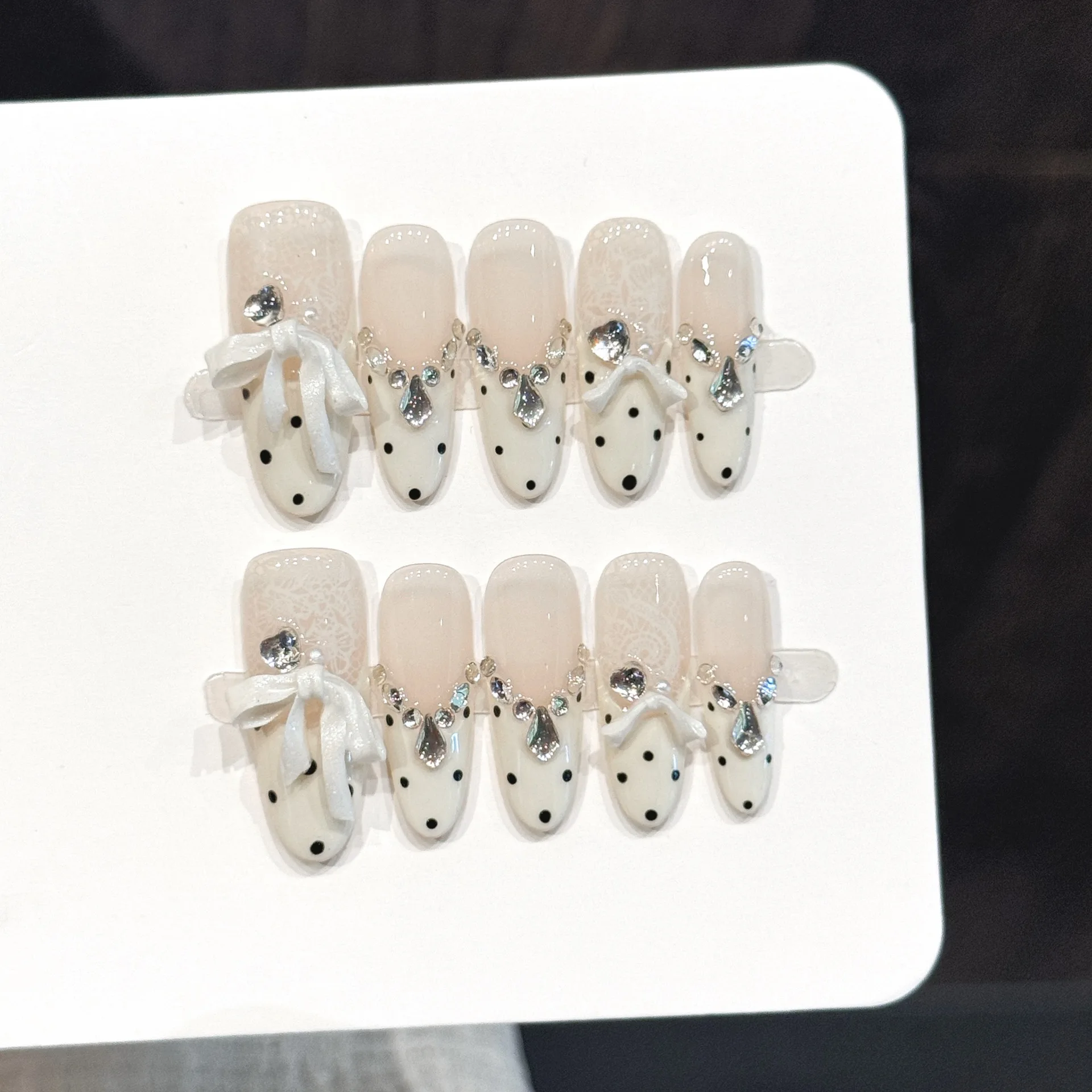 10pcs Pure Hand Pressed Long Oval Nail Art,Nice Fake Nails,White Ballet, Lace Polka-Dot French Diamond Bow,Suitable For Women
10pcs Pure Hand Pressed Long Oval Nail Art,Nice Fake Nails,White Ballet, Lace Polka-Dot French Diamond Bow,Suitable For Women
