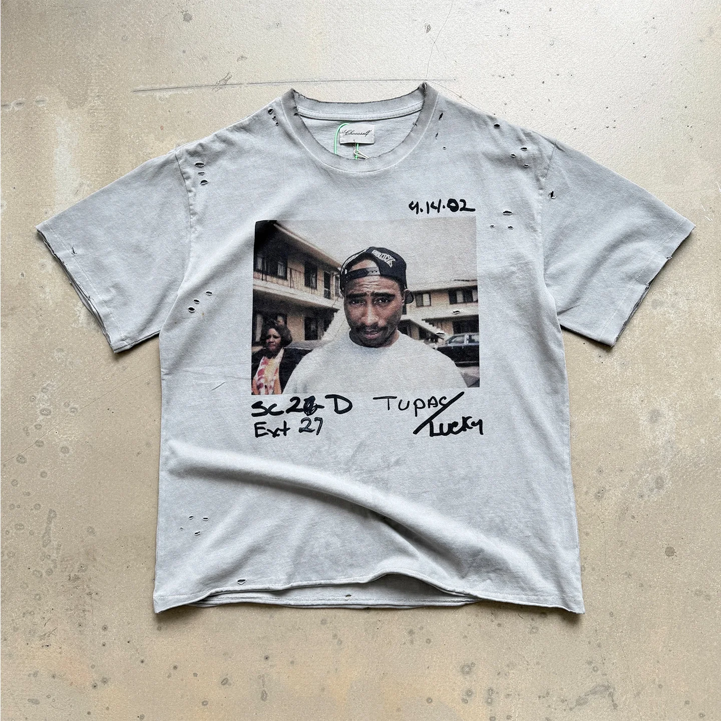 Limited Edition 2Pac THUG LIFE Distressed Punk Style Short Sleeve T-shirt Unisex Vintage Wash Cotton round Neck Graphic Tee
Limited Edition 2Pac THUG LIFE Distressed Punk Style Short Sleeve T-shirt Unisex Vintage Wash Cotton round Neck Graphic Tee