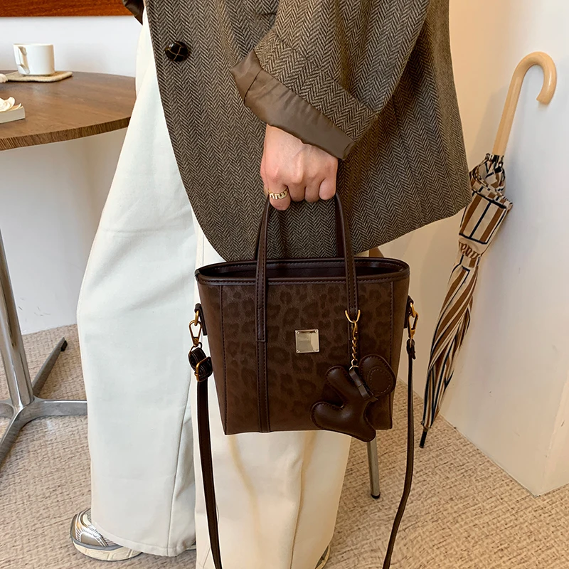 High Quality Women's Genuine Leather Handbag With Crossbody Strap - Popular Classic Elegant Design For Ladies By Luxury Brand
High Quality Women's Genuine Leather Handbag With Crossbody Strap - Popular Classic Elegant Design For Ladies By Luxury Brand