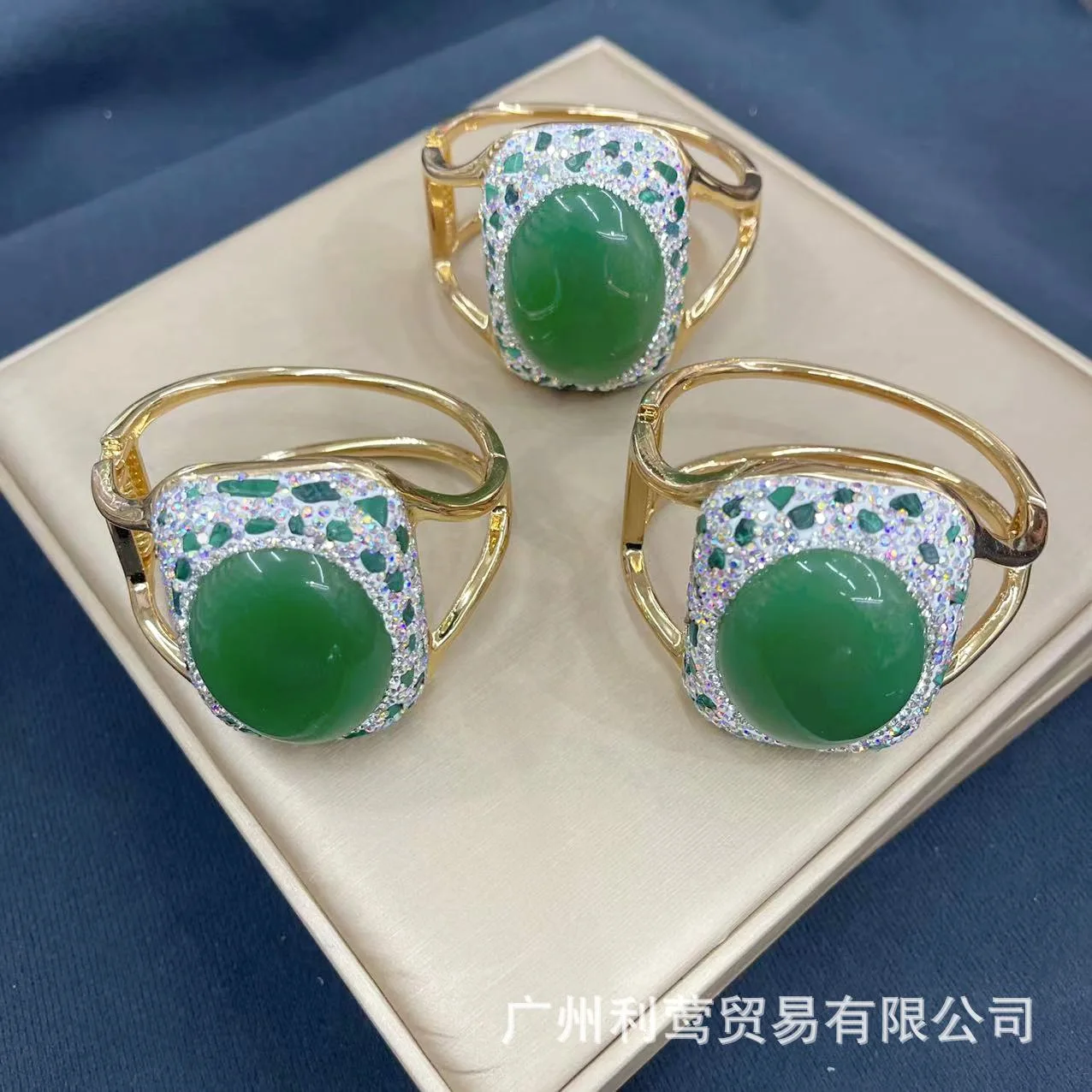 Malay jade big ring, stone open bracelet, export popular jewelry, hot-selling inlaid jewelry wholesale in the Middle East
Malay jade big ring, stone open bracelet, export popular jewelry, hot-selling inlaid jewelry wholesale in the Middle East