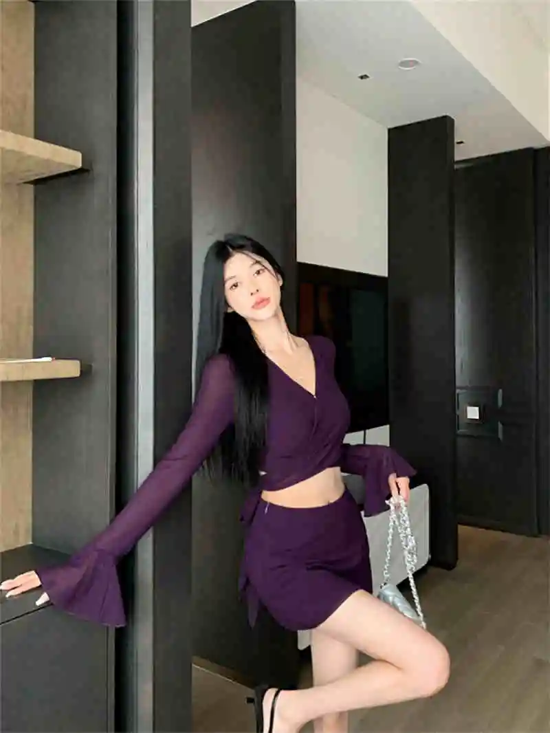 Spring and Summer Purple Hot Girl Set Lotus sleeves Sexy short shirt women's half skirt two-piece set
Spring and Summer Purple Hot Girl Set Lotus sleeves Sexy short shirt women's half skirt two-piece set