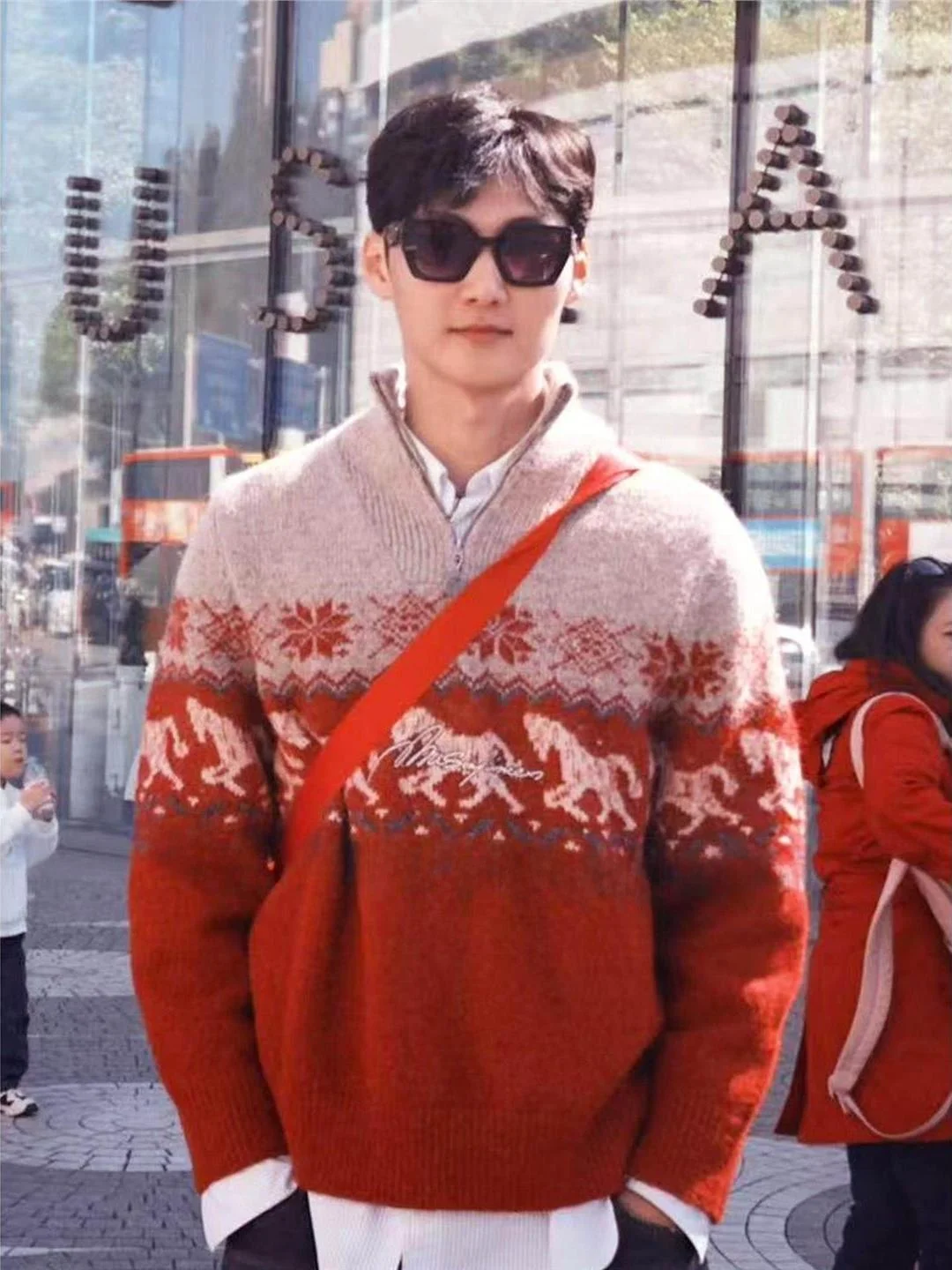 Новогодний вязаный свитер на молнии с цветочным узором, теплый вязаный топ унисекс в стиле ретро
Новогодний вязаный свитер на молнии с цветочным узором, теплый вязаный топ унисекс в стиле ретро