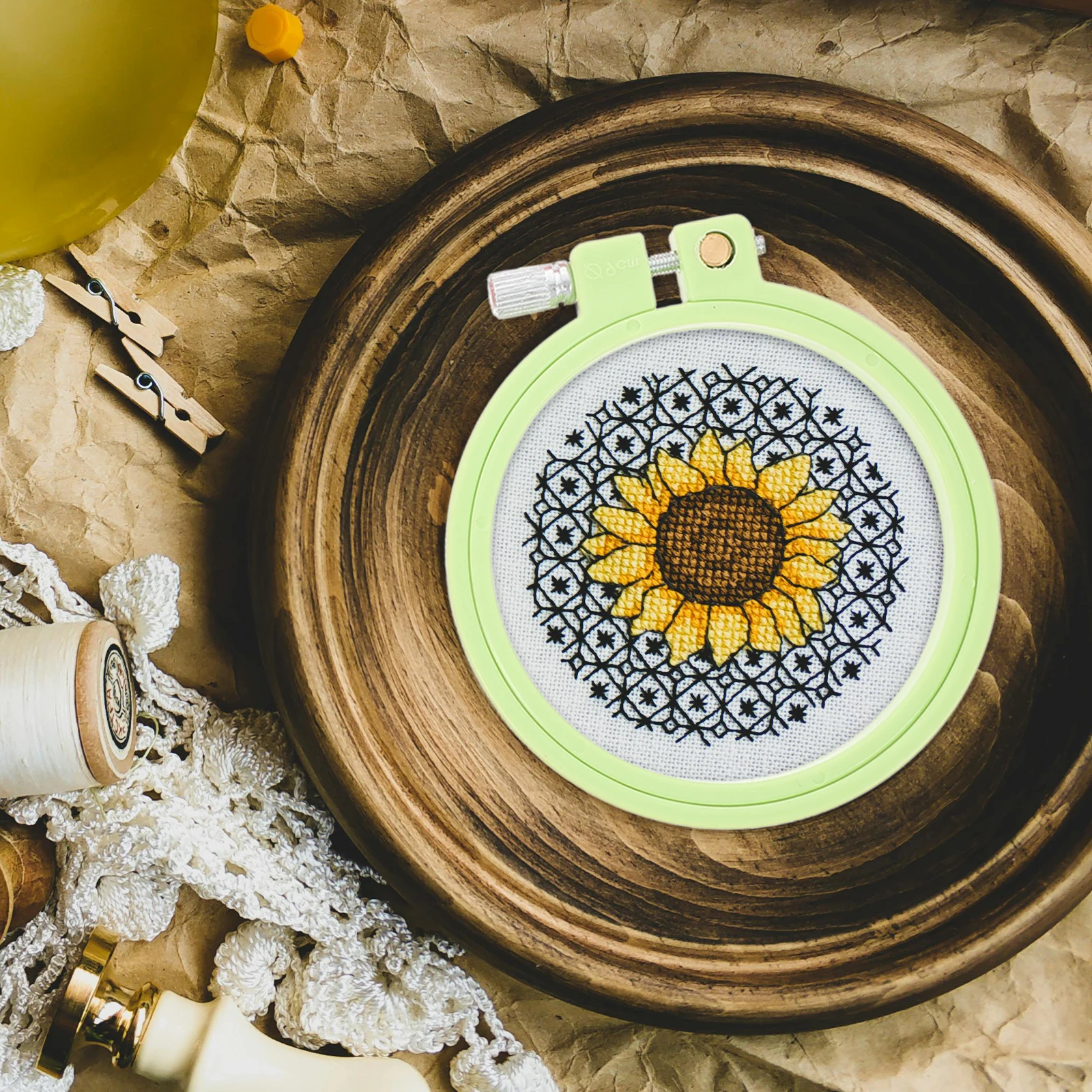 4Pcs Cross Stitch Embroidery Hoops Adjustable Combination Set Various Sizes for Needle Arts Fabric Painting Ribbon Embroidery
4Pcs Cross Stitch Embroidery Hoops Adjustable Combination Set Various Sizes for Needle Arts Fabric Painting Ribbon Embroidery