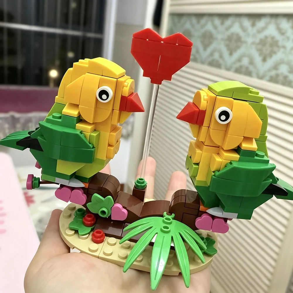 Moc Bird Animals Lovebirds Building Blocks parrot Bricks Model Assembled Toy Valentine Gifts
Moc Bird Animals Lovebirds Building Blocks parrot Bricks Model Assembled Toy Valentine Gifts