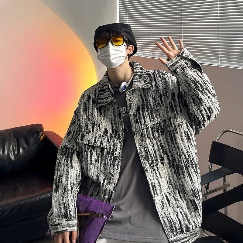 Джинсовые куртки для мужчин в стиле хип-хоп на борту, корейская популярная одежда, винтажная брендовая одежда Joker Lxury Rock Worn Y2k Tie Dye, ковбойское пальто для мужчин
Джинсовые куртки для мужчин в стиле хип-хоп на борту, корейская популярная одежда, винтажная брендовая одежда Joker Lxury Rock Worn Y2k Tie Dye, ковбойское пальто для мужчин