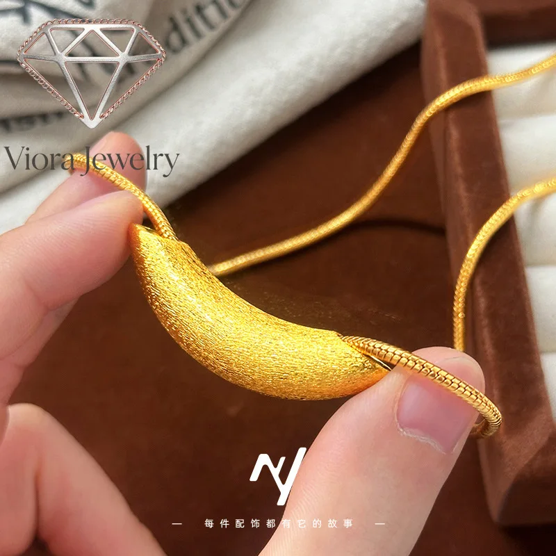 Viora Jewelry Light luxury vitage high-end cold metal style brushed curved tube crescent pendant design 999924K real gold neckla
Viora Jewelry Light luxury vitage high-end cold metal style brushed curved tube crescent pendant design 999924K real gold neckla