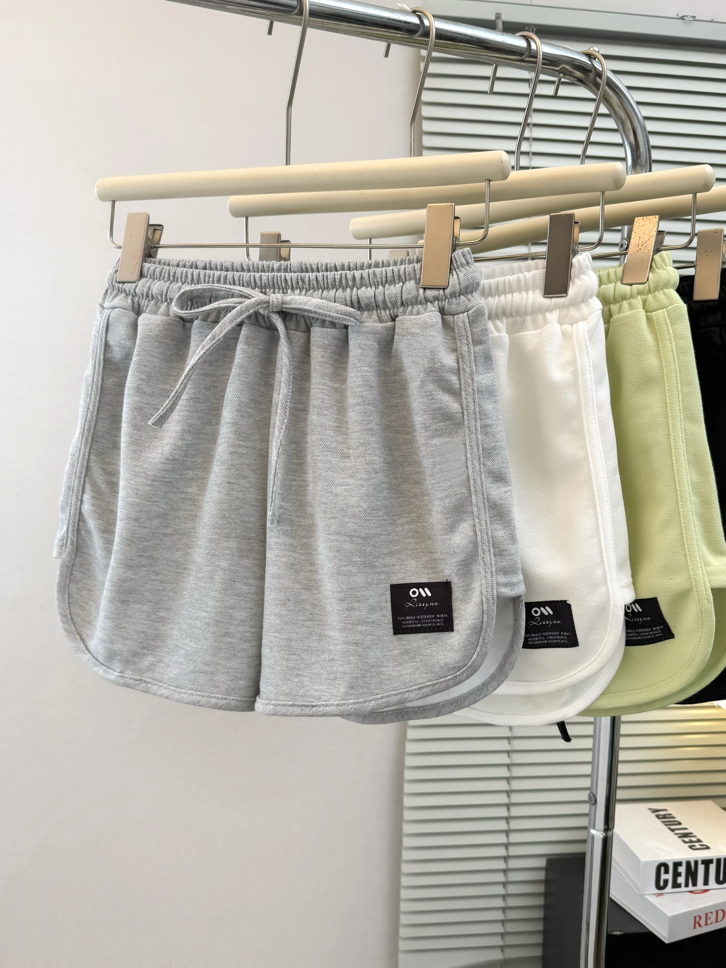 High Waist Wide Leg Casual Shorts Women's Loose Fit Thin Running Hot Pants Korean Style Summer 2026 Trendy Commute Style
High Waist Wide Leg Casual Shorts Women's Loose Fit Thin Running Hot Pants Korean Style Summer 2026 Trendy Commute Style