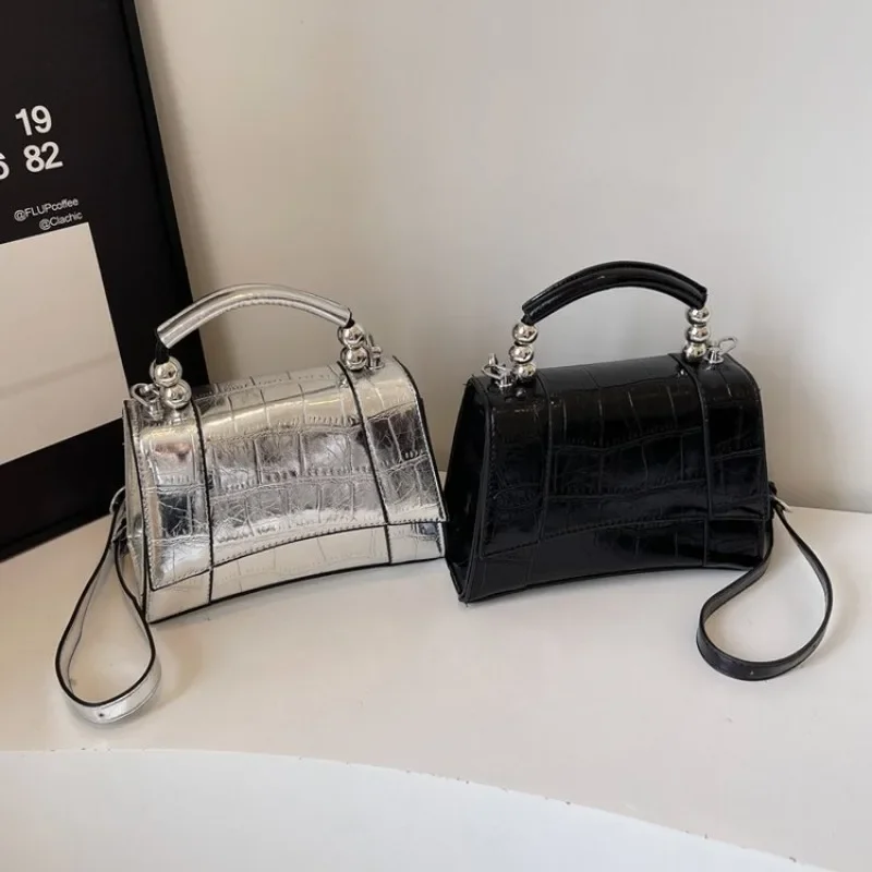 Original Retro Diaper Bag Women's Square Satchels Leather Handbag Large Capacity Casual Simple Unique Leisure Business
Original Retro Diaper Bag Women's Square Satchels Leather Handbag Large Capacity Casual Simple Unique Leisure Business