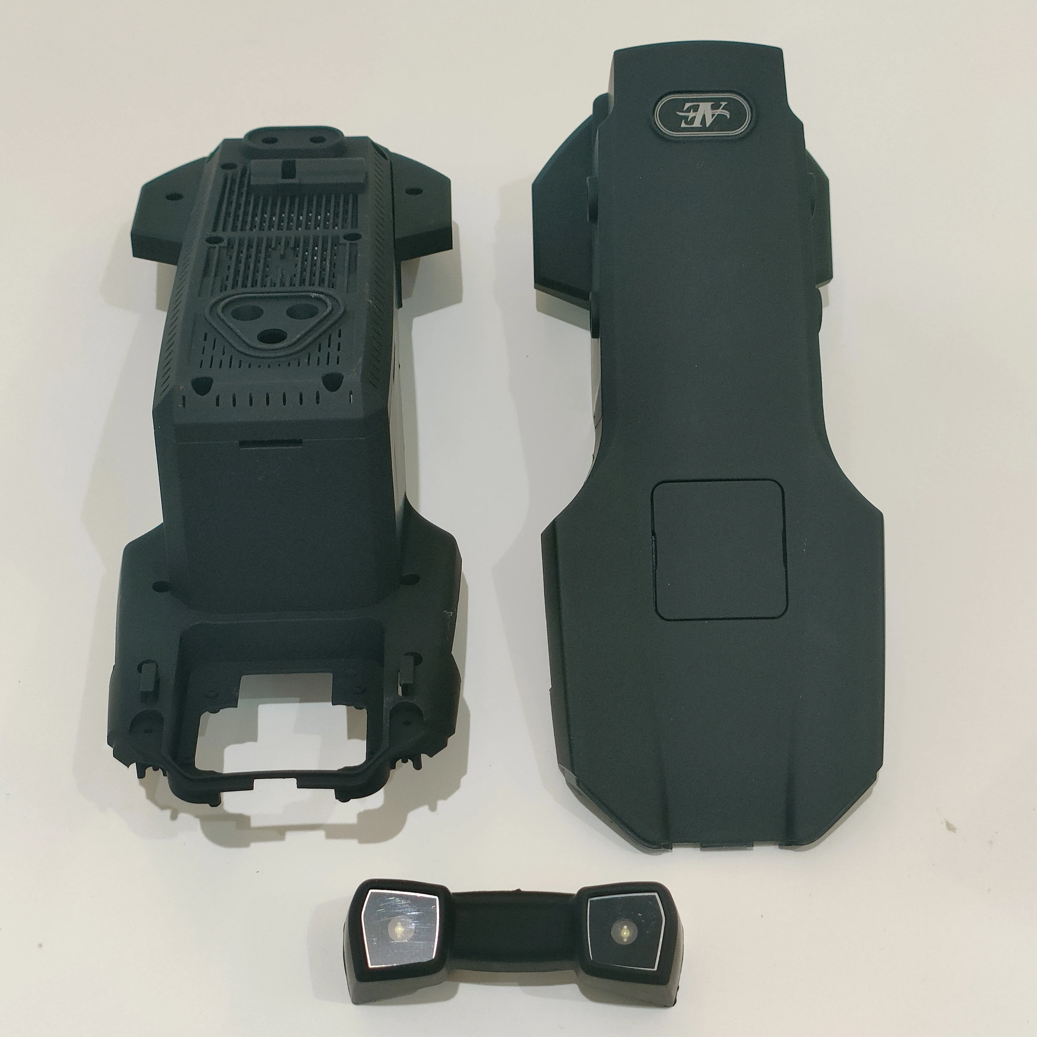 Черный корпус (верхняя и нижняя части) для дрона AE86 PRO MAX GPS, запасная часть
Черный корпус (верхняя и нижняя части) для дрона AE86 PRO MAX GPS, запасная часть