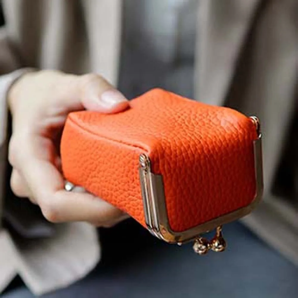 Portable Kiss Lock Coin Purse with Mirror Exquisite Leather Jewelry Bag Solid Color Classic Small Item Bag Jewelry Storage
Portable Kiss Lock Coin Purse with Mirror Exquisite Leather Jewelry Bag Solid Color Classic Small Item Bag Jewelry Storage