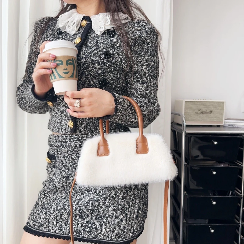 Fashionable Hot-Selling Women's Underarm Faux Mink Fur Single-Shoulder Versatile High-Quality Bag
Fashionable Hot-Selling Women's Underarm Faux Mink Fur Single-Shoulder Versatile High-Quality Bag