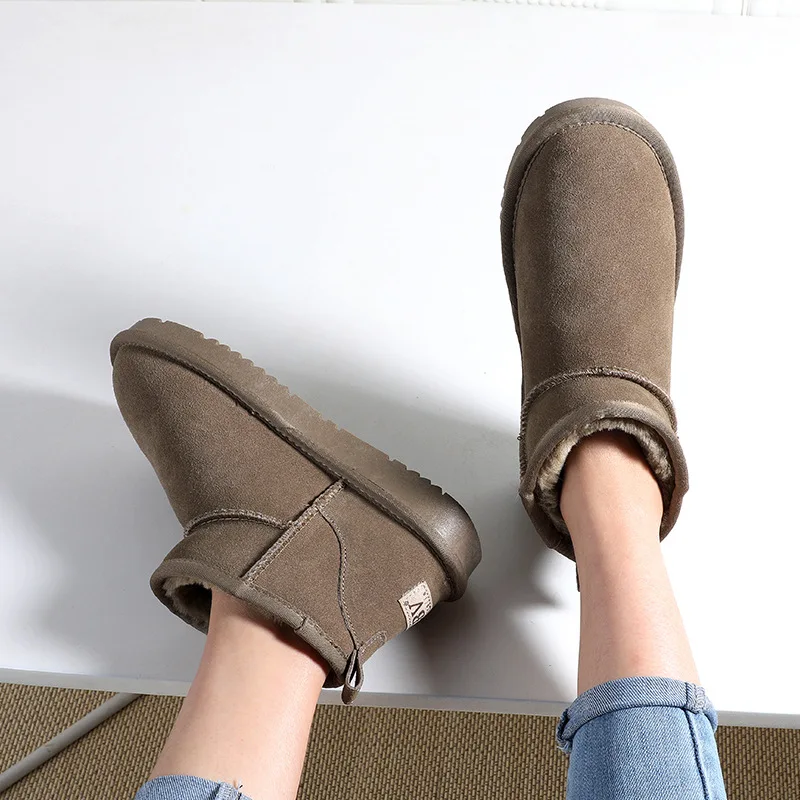 Thickened Leather Fur Integrated Short Snow Boots Women's Fashion Warm Cotton Shoes Cowhide Winter Casual Flat Heel Boots
Thickened Leather Fur Integrated Short Snow Boots Women's Fashion Warm Cotton Shoes Cowhide Winter Casual Flat Heel Boots