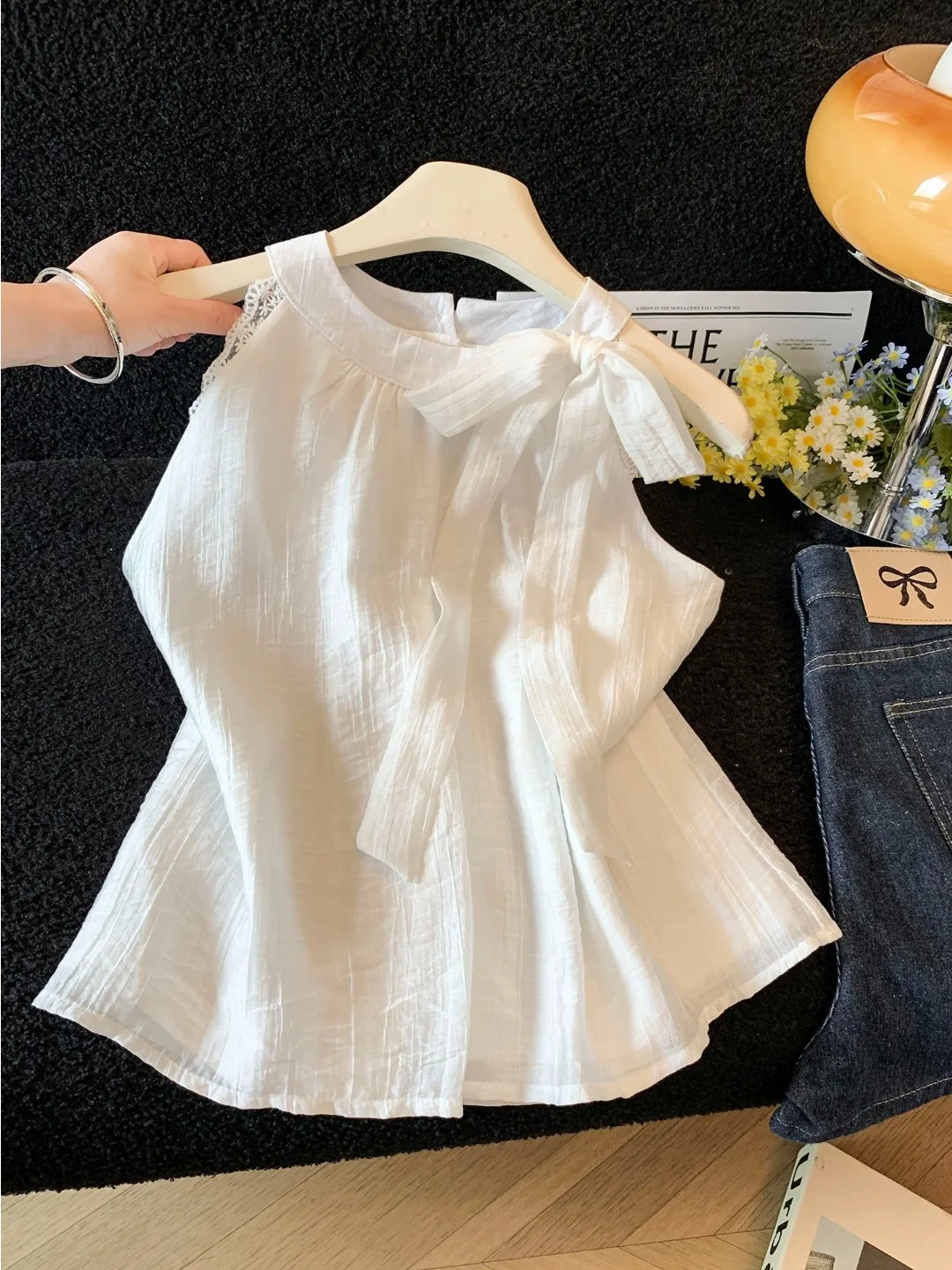 White Lace Splice Sleeveless Vest Summer Loose Top with Belt Design Sweet Style Japanese Style round Neck Pullover Shirt for ...
White Lace Splice Sleeveless Vest Summer Loose Top with Belt Design Sweet Style Japanese Style round Neck Pullover Shirt for ...