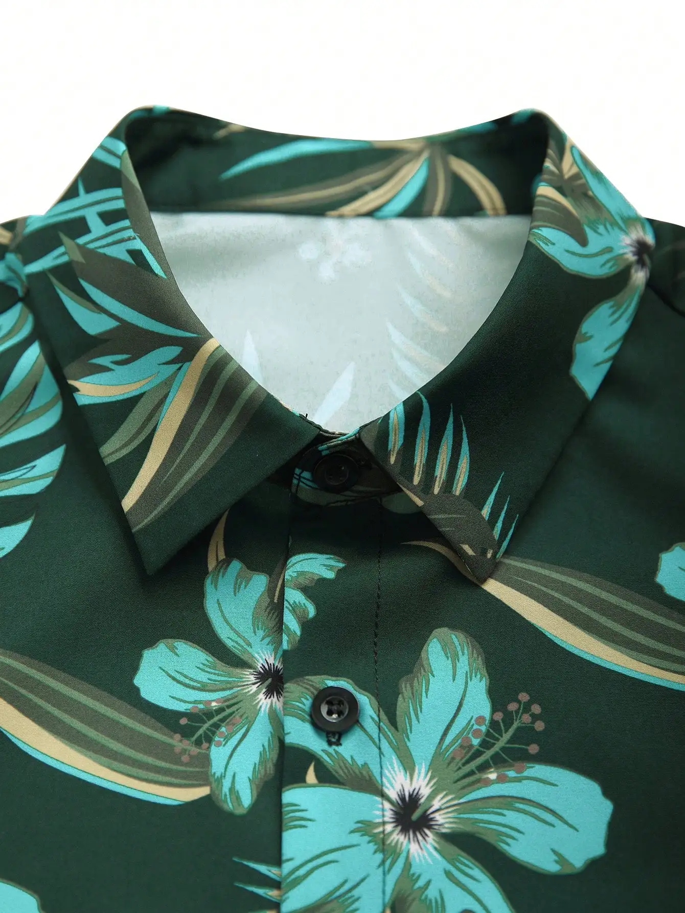 Mens Tropical Floral Print Button-Up Shirt And Matching Shorts Set For Vacation
Mens Tropical Floral Print Button-Up Shirt And Matching Shorts Set For Vacation