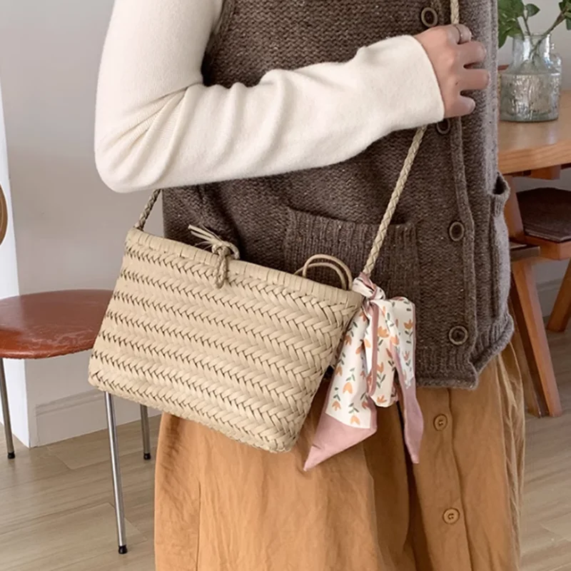 Summer new cowhide fringe woven new women's Cell phone bag ging high quality classic portable woven shoulder bag
Summer new cowhide fringe woven new women's Cell phone bag ging high quality classic portable woven shoulder bag