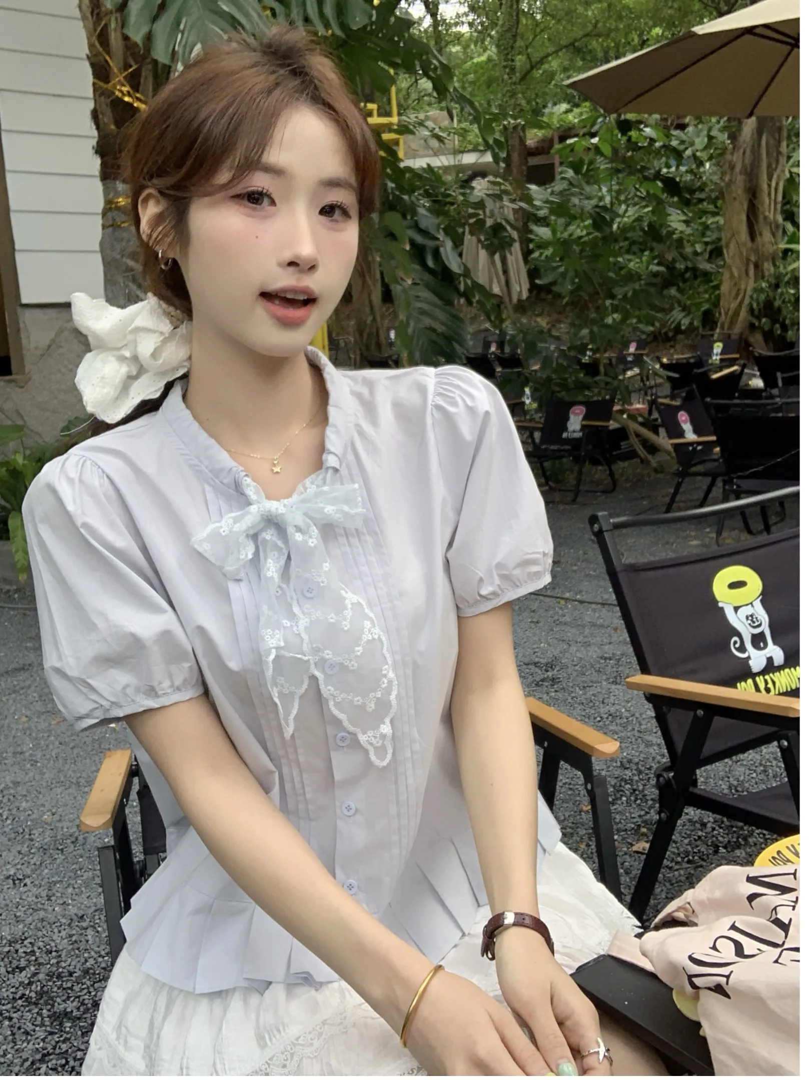 Sweet Gentle Style Women's Loose Short Sleeve Shirt Spring Summer New Design Sensation Age Reduction Top Button Detail V-Neck
Sweet Gentle Style Women's Loose Short Sleeve Shirt Spring Summer New Design Sensation Age Reduction Top Button Detail V-Neck