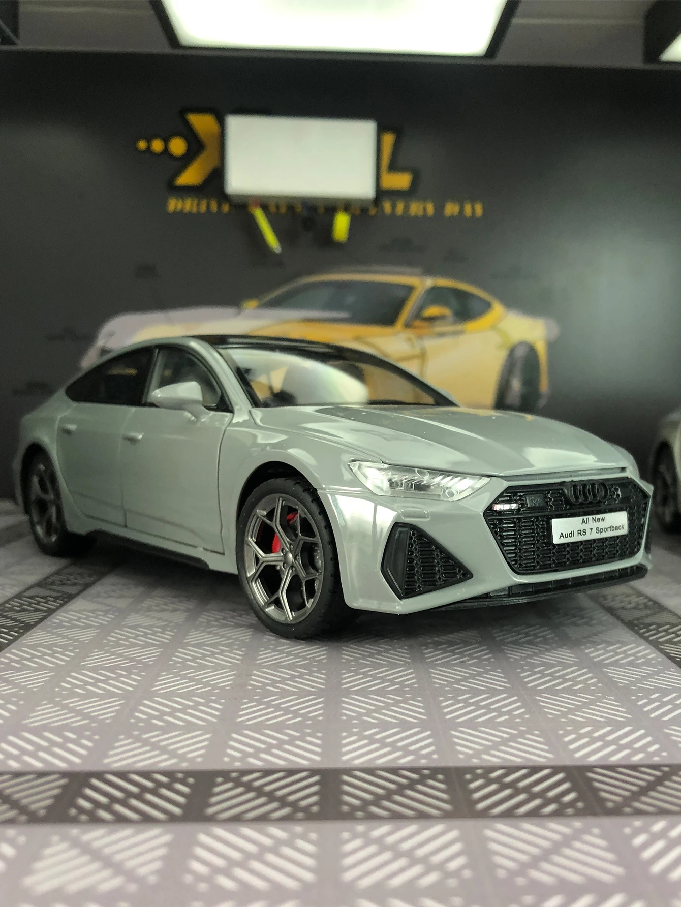 1:24 имитация модели автомобиля Audi RS7 из цинкового сплава, статическое украшение, металлический коллекционный подарочный автомобиль
1:24 имитация модели автомобиля Audi RS7 из цинкового сплава, статическое украшение, металлический коллекционный подарочный автомобиль