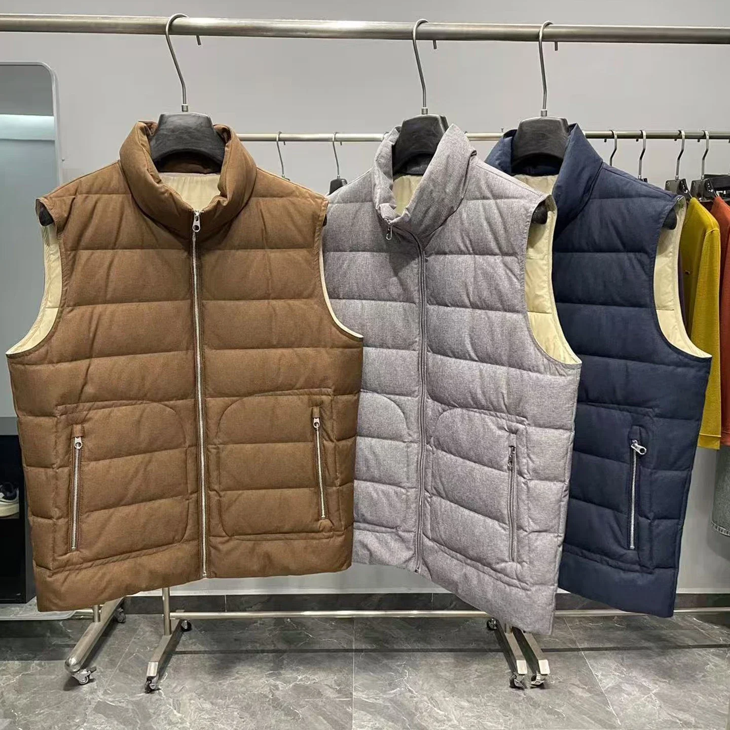 Italian LP 25aw letter embroidered knitted stand-up collar duck down vest
Italian LP 25aw letter embroidered knitted stand-up collar duck down vest