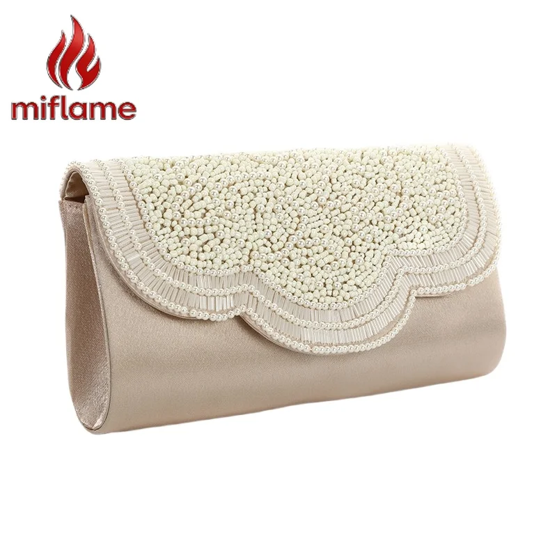 Pearl Clutch Purse Elegant Solid Color Shoulder Bag Cosmetic Phone Bag For Women Wedding Banquet Party Fashion Chic
Pearl Clutch Purse Elegant Solid Color Shoulder Bag Cosmetic Phone Bag For Women Wedding Banquet Party Fashion Chic