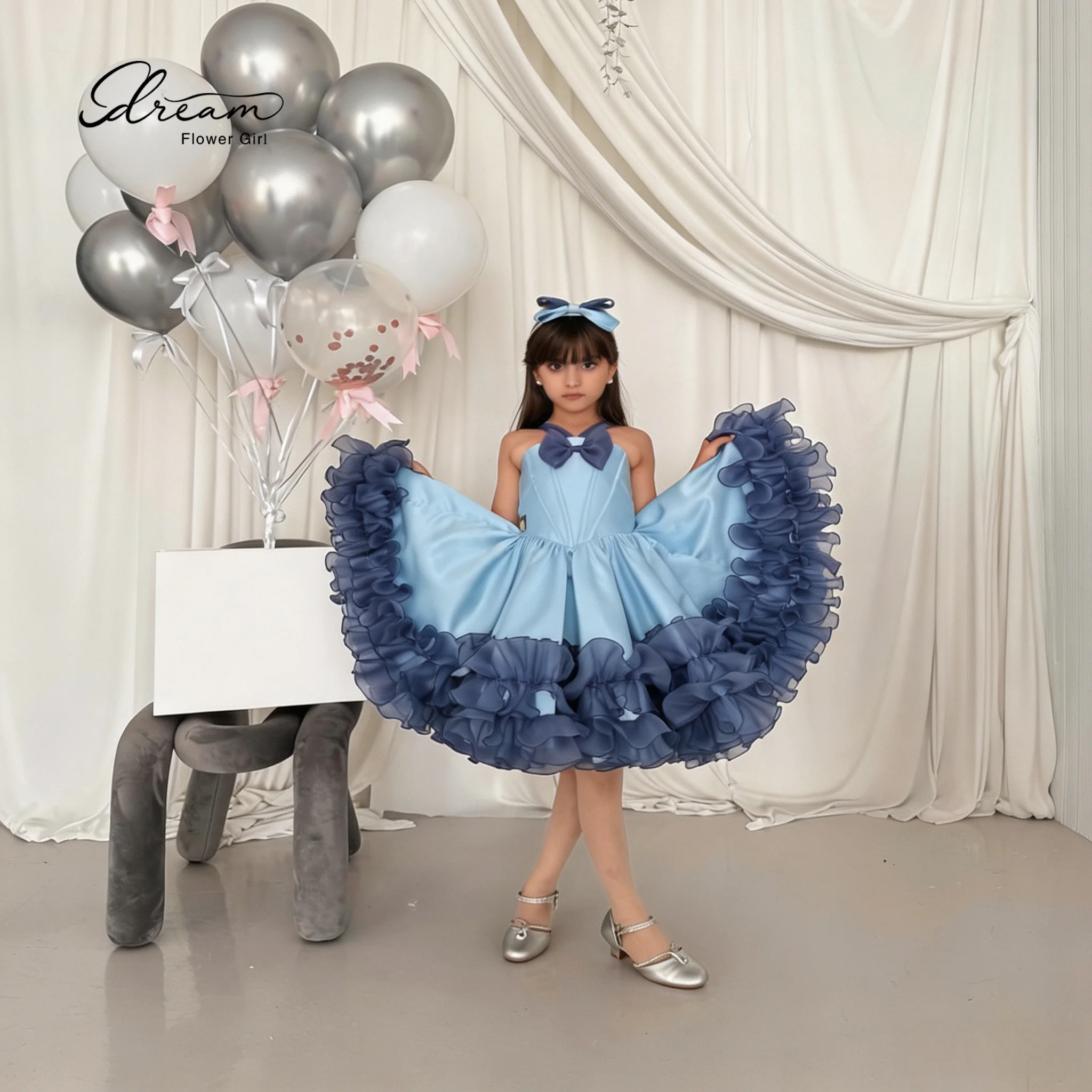 Blue neck strap and knee-length formal party dress, paired with a flower-patterned skirt
Blue neck strap and knee-length formal party dress, paired with a flower-patterned skirt