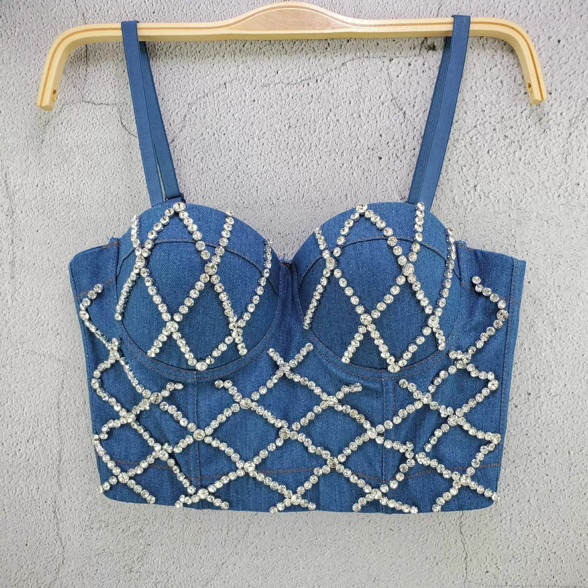 Универсальные моделирующие топы для женщин, весна/лето, персонализированная дорожная джинсовая майка со стразами и бисером, с запахом-GZNY043
Универсальные моделирующие топы для женщин, весна/лето, персонализированная дорожная джинсовая майка со стразами и бисером, с запахом-GZNY043