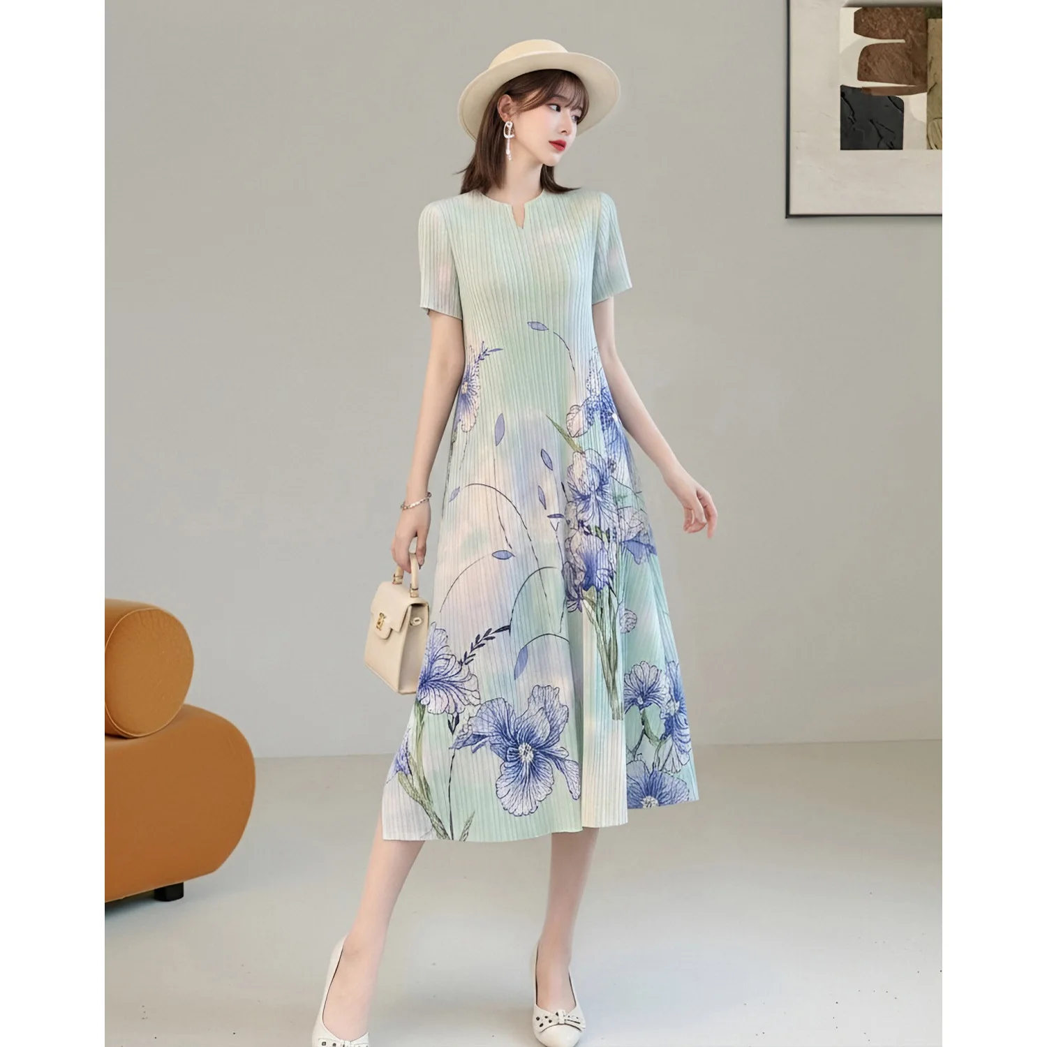 Miyake Pleated Floral Ink Style Print V-neck Short-sleeved Loose Casual Elegant Dress
Miyake Pleated Floral Ink Style Print V-neck Short-sleeved Loose Casual Elegant Dress