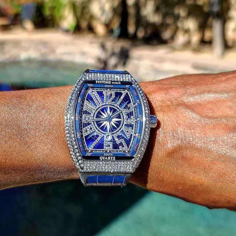 Luxury Men Watch Iced Out Full Diamond Rose Gold Blue Leather Tonneau Quartz Watch Hip Hop Relogio Masculino
Luxury Men Watch Iced Out Full Diamond Rose Gold Blue Leather Tonneau Quartz Watch Hip Hop Relogio Masculino