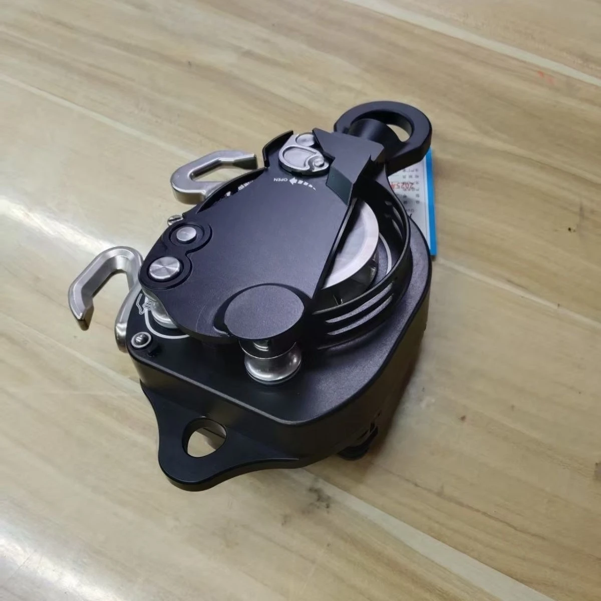 Descending rope, rappelling, outdoor protector for high-altitude work, hand-controlled descent reducer
Descending rope, rappelling, outdoor protector for high-altitude work, hand-controlled descent reducer