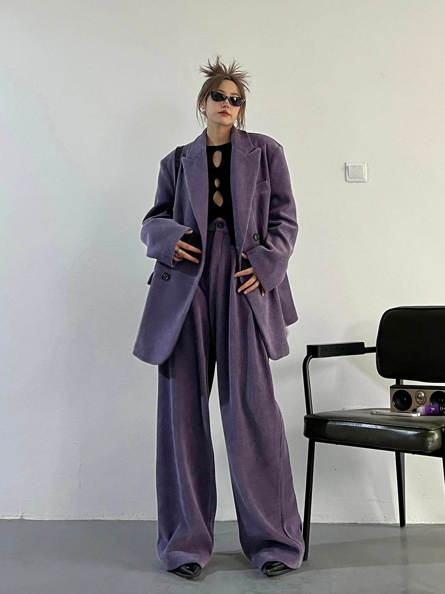 2025 New Arrival Women's Casual Velvet Two-Tone Red Purple Wide Leg Pants Suit Comfortable Faionable Streetwear Set
2025 New Arrival Women's Casual Velvet Two-Tone Red Purple Wide Leg Pants Suit Comfortable Faionable Streetwear Set