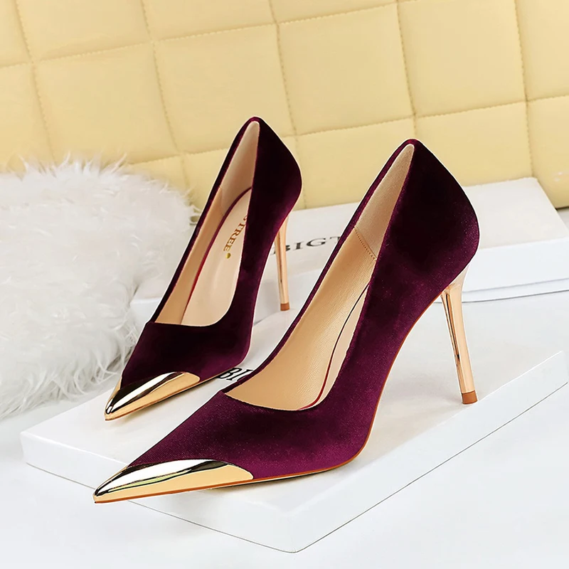 ZOOKERLIN Metal Pointed Stiletto Suede Women's Shoes Solid Color High Heels Slip On Elegant Dress Shoes Fashion Women's Pumps
ZOOKERLIN Metal Pointed Stiletto Suede Women's Shoes Solid Color High Heels Slip On Elegant Dress Shoes Fashion Women's Pumps