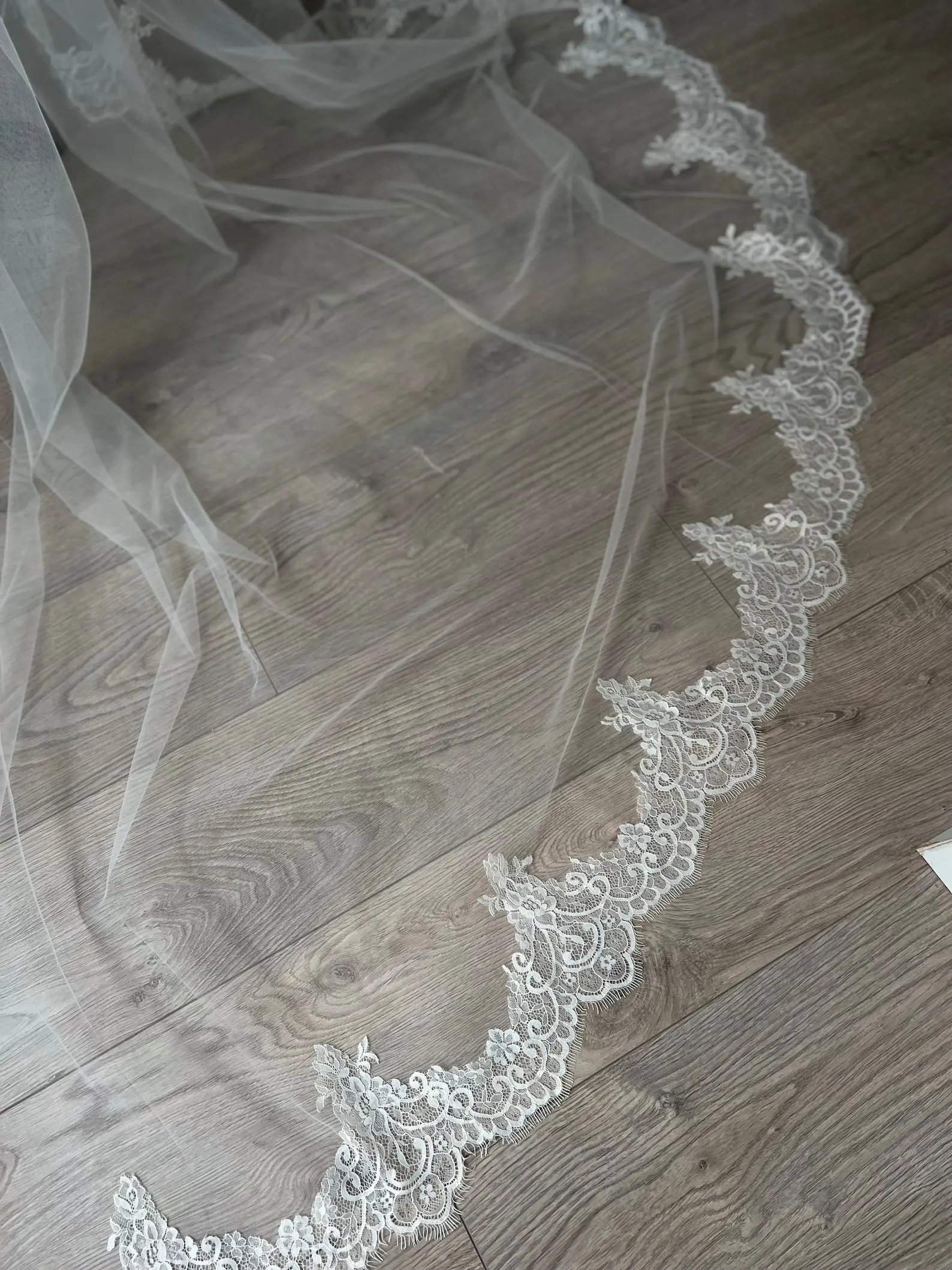 Chantilly Lace Trim Mantilla Veil Eyelashes Lace Wedding Veil Cathedral Bridal Veil Soft Tulle Mantilla Eyelashes Lace Edge
Chantilly Lace Trim Mantilla Veil Eyelashes Lace Wedding Veil Cathedral Bridal Veil Soft Tulle Mantilla Eyelashes Lace Edge