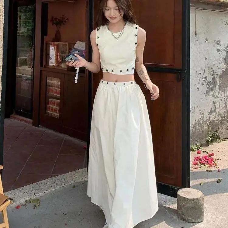 Two-Piece Sleeveless Vest Short Top High Waist Versatile A-Line Skirt Women'S Summer New Sweet Style Fashion Suit
Two-Piece Sleeveless Vest Short Top High Waist Versatile A-Line Skirt Women'S Summer New Sweet Style Fashion Suit