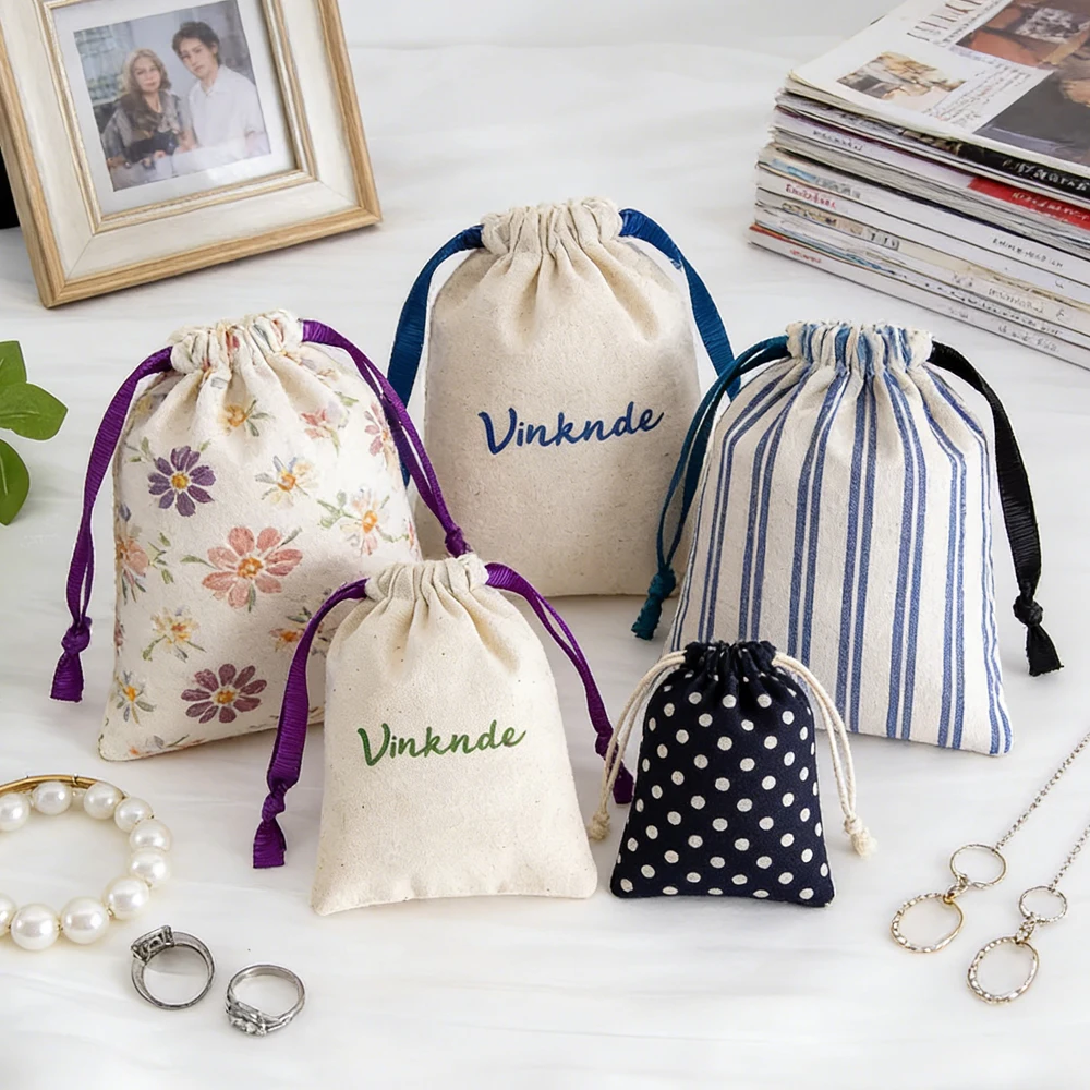 100Pcs Custom Muslin Cotton Jewelry Bag 9x12cm Drawstring Wedding Gift Jute Burlap Pouch Cosmetic Earring Eyelash Packaing Sack
100Pcs Custom Muslin Cotton Jewelry Bag 9x12cm Drawstring Wedding Gift Jute Burlap Pouch Cosmetic Earring Eyelash Packaing Sack