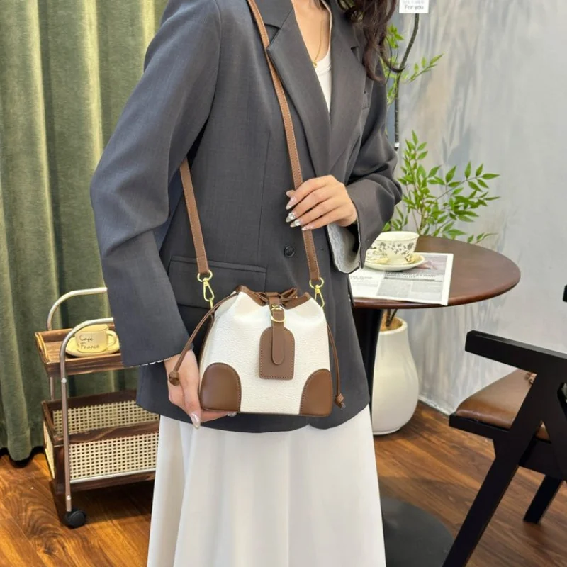 Fashionable Ladies Crossbody-Bag Crafted From Sturdy Leather Featuring Classic Paris Style And High-End Look
Fashionable Ladies Crossbody-Bag Crafted From Sturdy Leather Featuring Classic Paris Style And High-End Look 